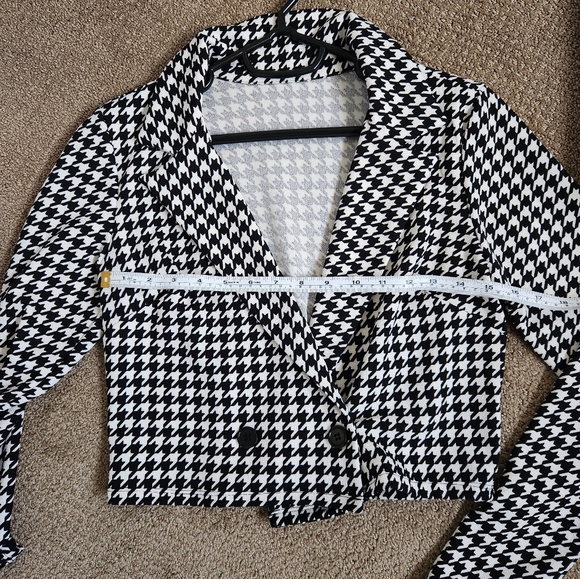 Stylish Black and White Houndstooth Women's Jacket - Picture 3 of 3